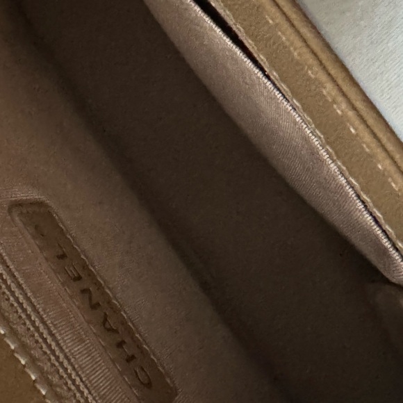 CHANEL 2018 Large Boy Diamond Quilted Leather bag in Beige - Picture 13 of 16